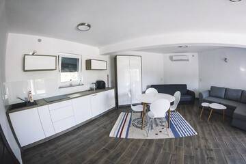 Фото номера Дом с 1 спальней Дома для отпуска Villa Tower Nad Jeziorem Nyskim г. Skorochów 4
