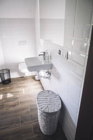 Фото номера Дом с 1 спальней Дома для отпуска Villa Tower Nad Jeziorem Nyskim г. Skorochów 7