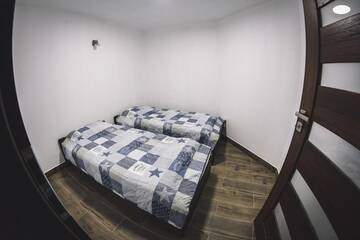 Фото номера Дом с 1 спальней Дома для отпуска Villa Tower Nad Jeziorem Nyskim г. Skorochów 12